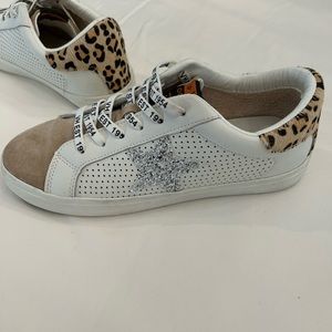 Vintage Havana, Phoebe Leopard Sneakers. Size 7